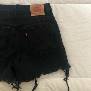 Levi Cut off High Rise Denim Shorts 💕